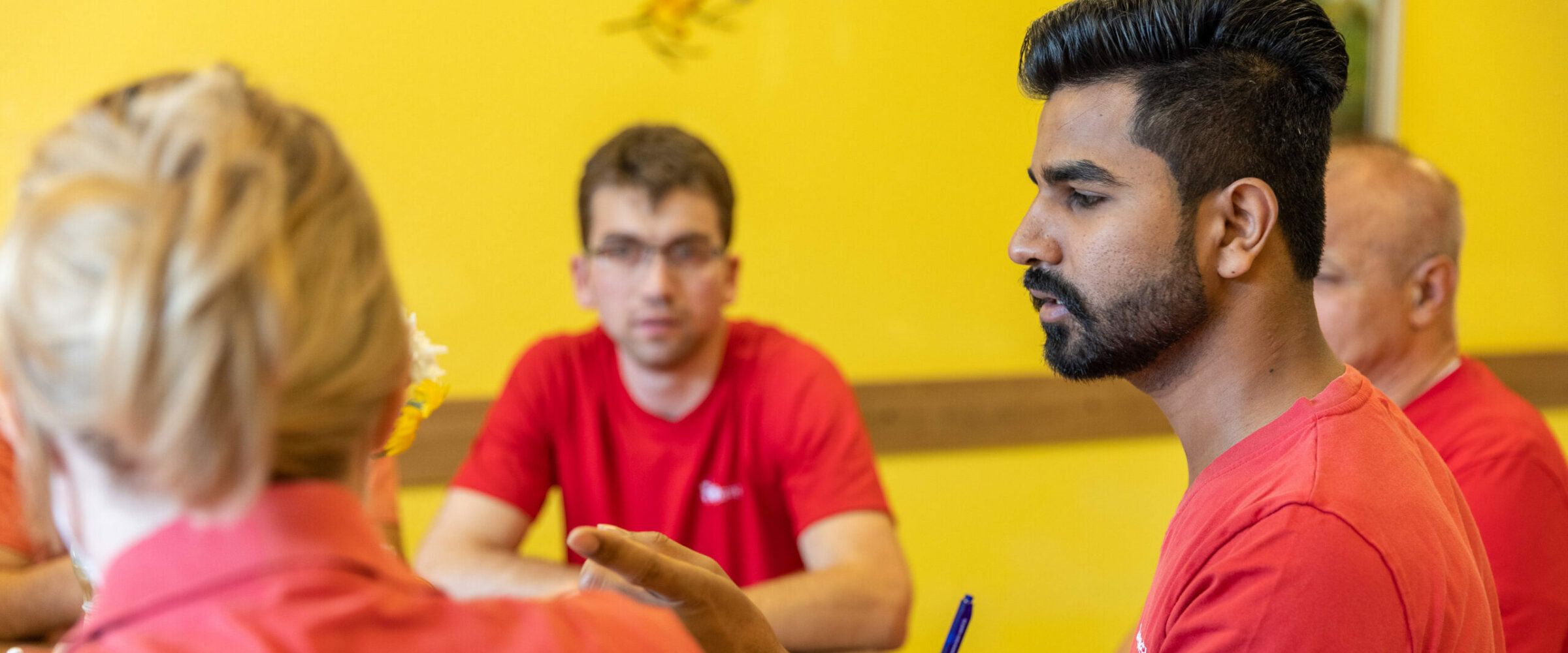 BeneVit Mitarbeiter bei einer Bespechung