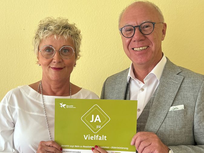 Karin Striedl und Kaspar Pfister zeigen Haltung. Für Vielfalt und Toleranz, gegen Rassismus.