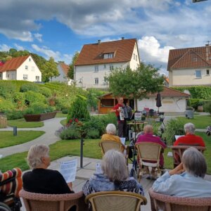 Musikalische Begrüßung im Haus Laucherttal