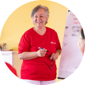 BeneVit Mitarbeiterin vor einem Flipchart